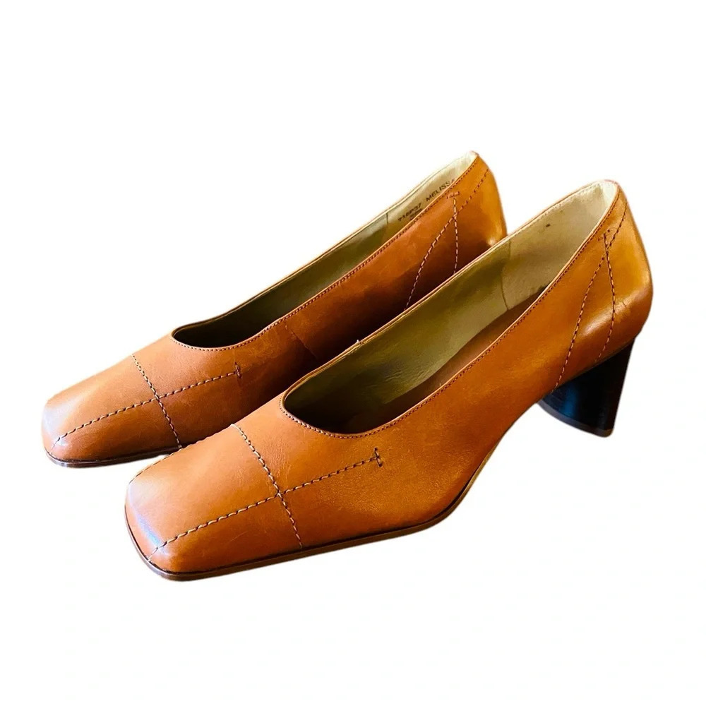 Naturalizer Melissa stitch detail leather pumps 2.25” heels SZ 6.5 cognac brown
